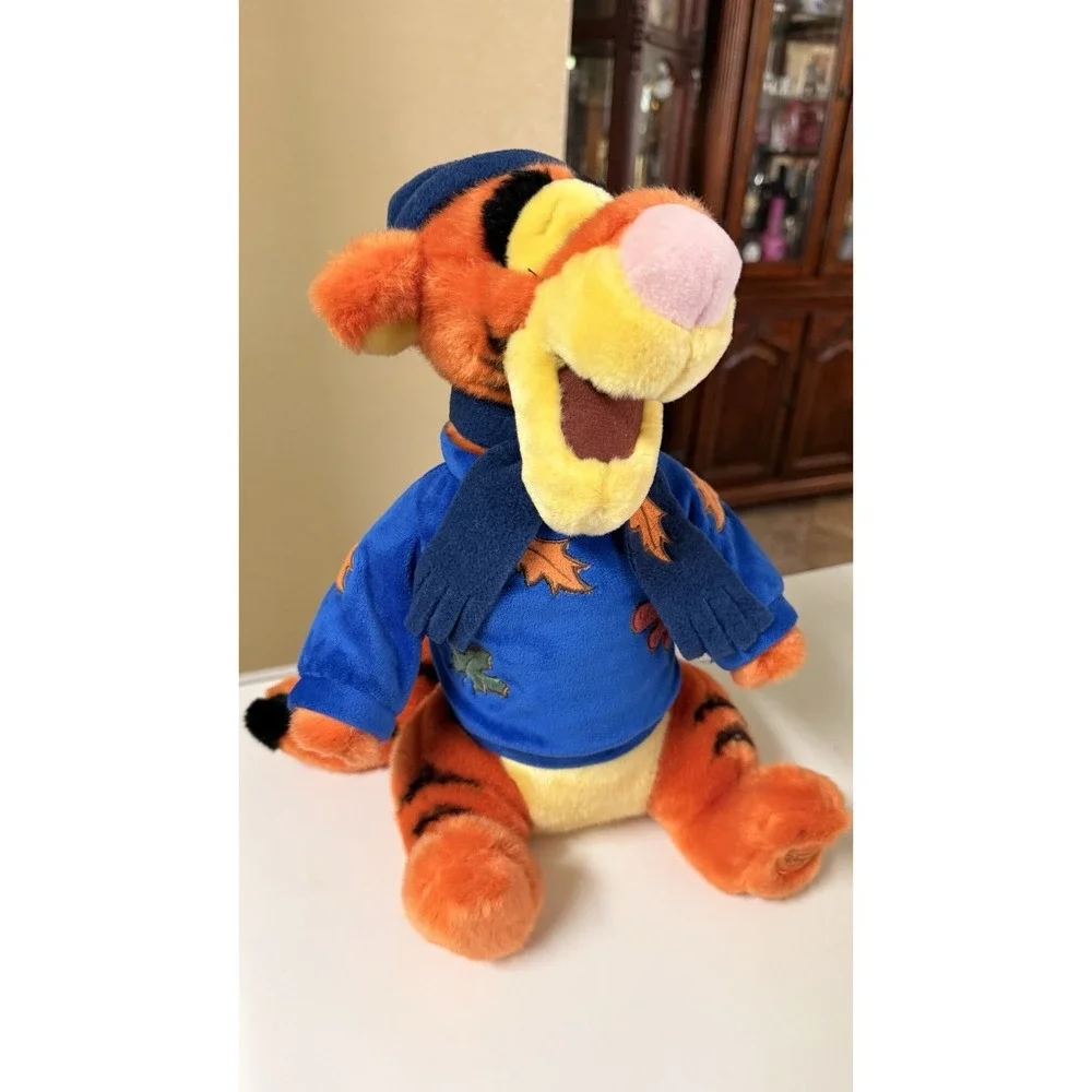 Disney Store Autumn Fall Tigger Plush Blue Sweater Scarf‎ Hat 13
